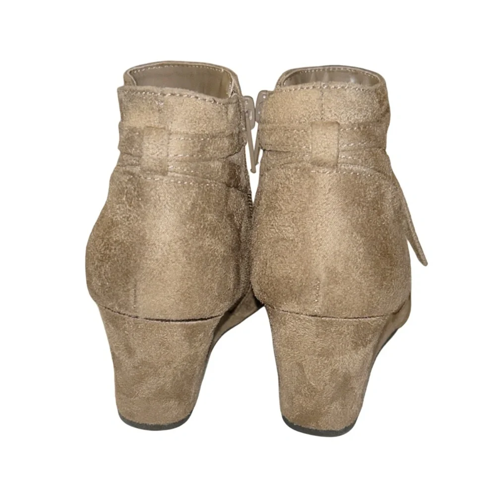 YNOT Girl's Brown Suede Wedge Booties Size 13